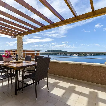 Apartments Smilje * Rogoznica (Sibenik-Knin)